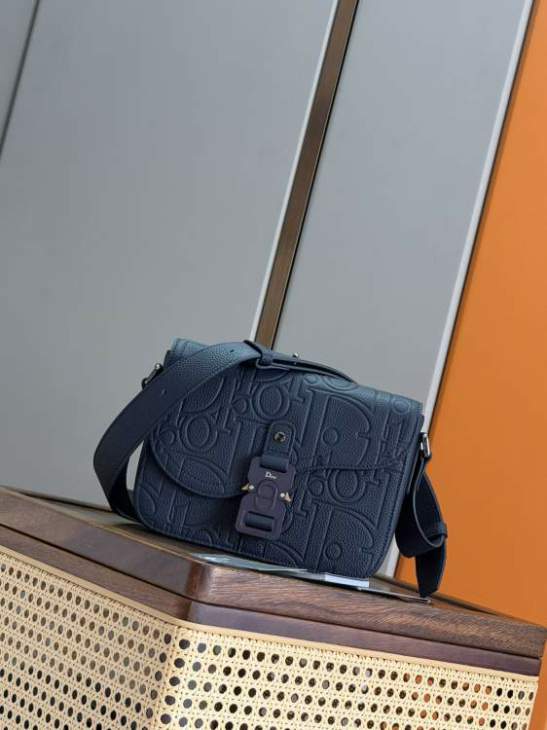 Picture of Dior Mens Bags _SKUfw239332122fw